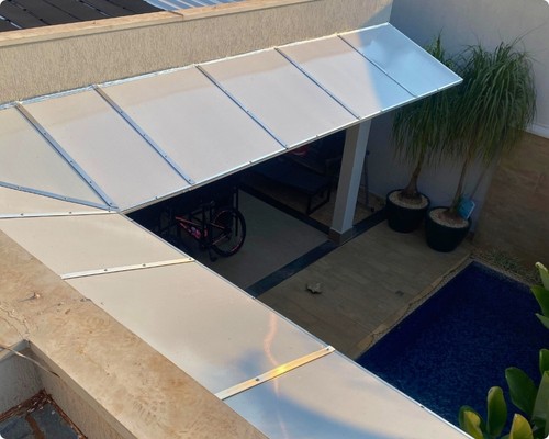 Cobertura fixa em policarbonato alveolar 6 mm